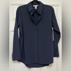 NWT Athleta Urbanite Chic and Stretchy Navy top, small
